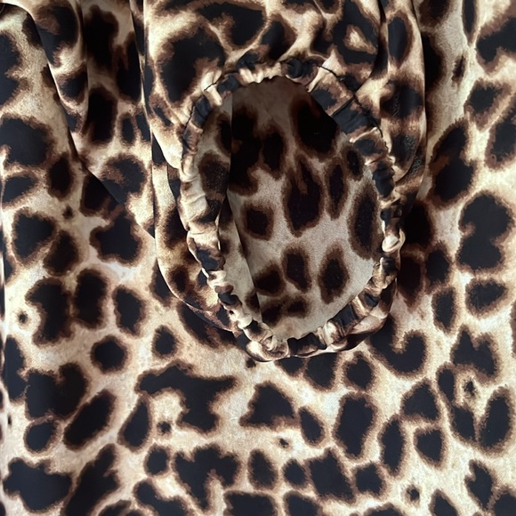 5 for $25! Torrid Leopard Print V Neck Keyhole Top with Cuffed Sleeves Size 2X. - Picture 6 of 9